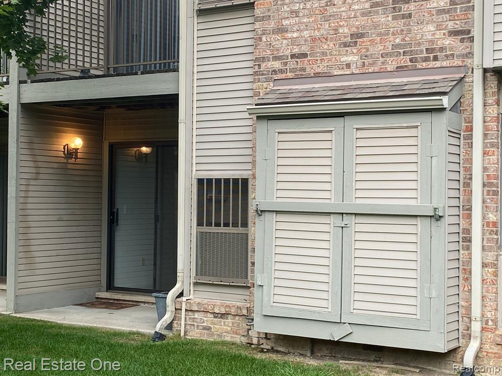 42764 LILLEY POINTE Drive, Canton, MI 48187 — Photo 27