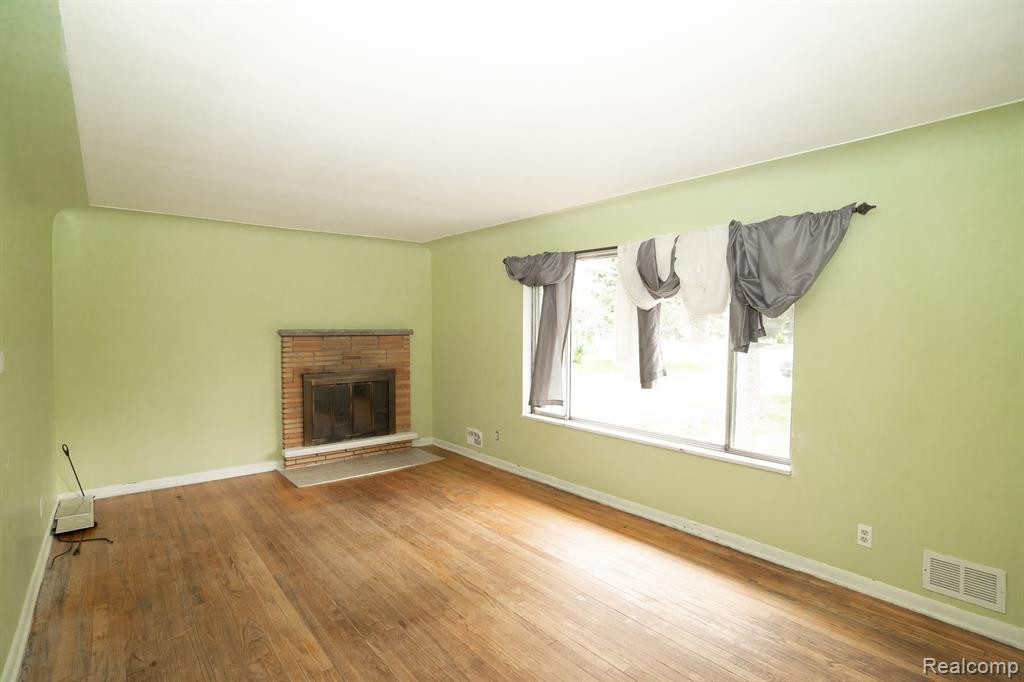 5122 W BRISTOL Road, Flint, MI 48507 — Photo 4