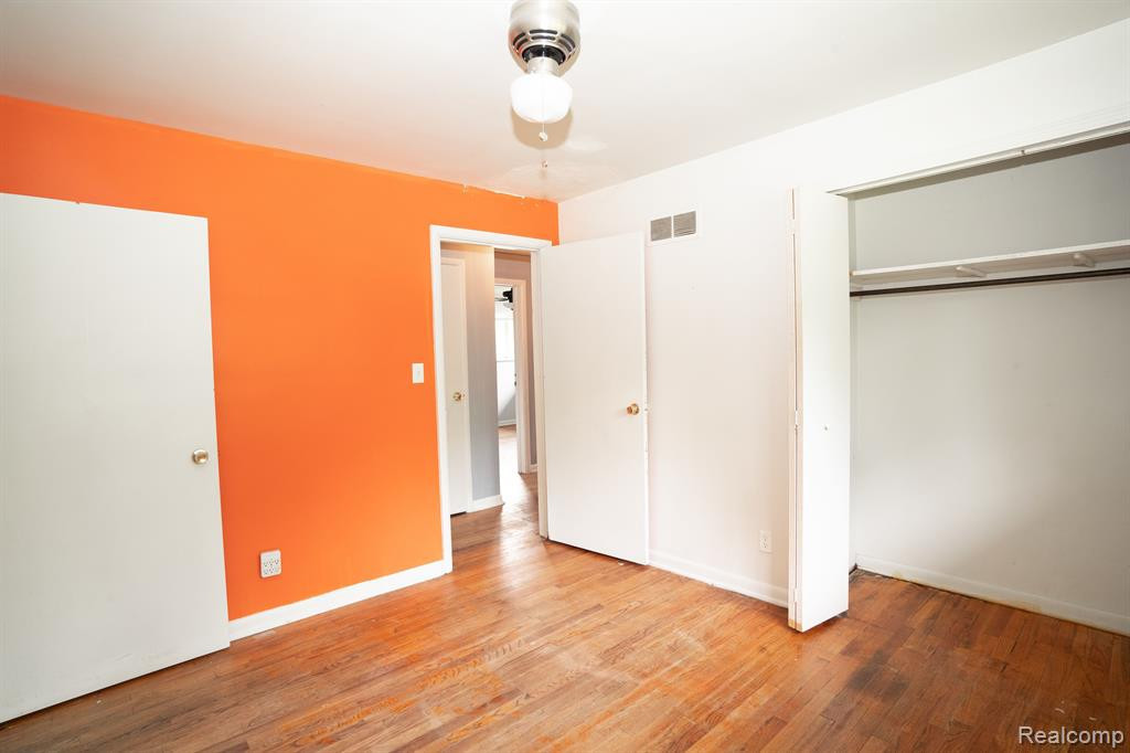 5122 W BRISTOL Road, Flint, MI 48507 — Photo 12