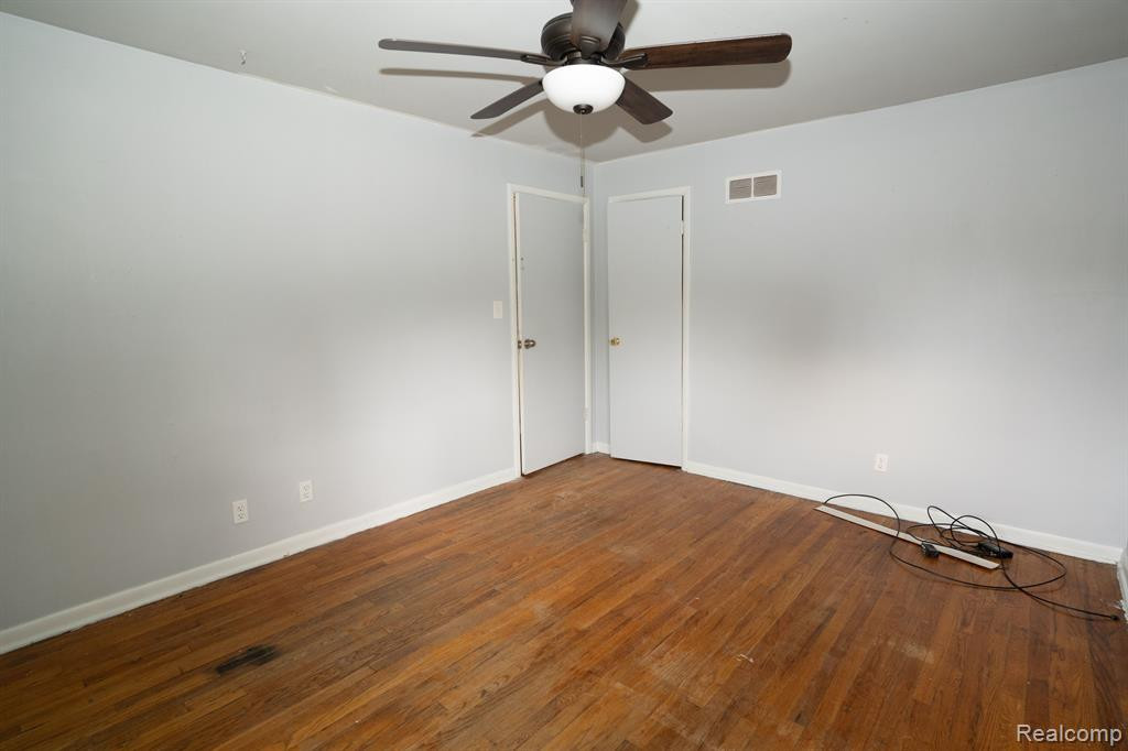 5122 W BRISTOL Road, Flint, MI 48507 — Photo 16