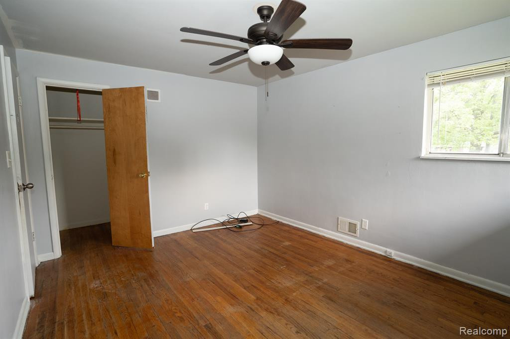 5122 W BRISTOL Road, Flint, MI 48507 — Photo 18