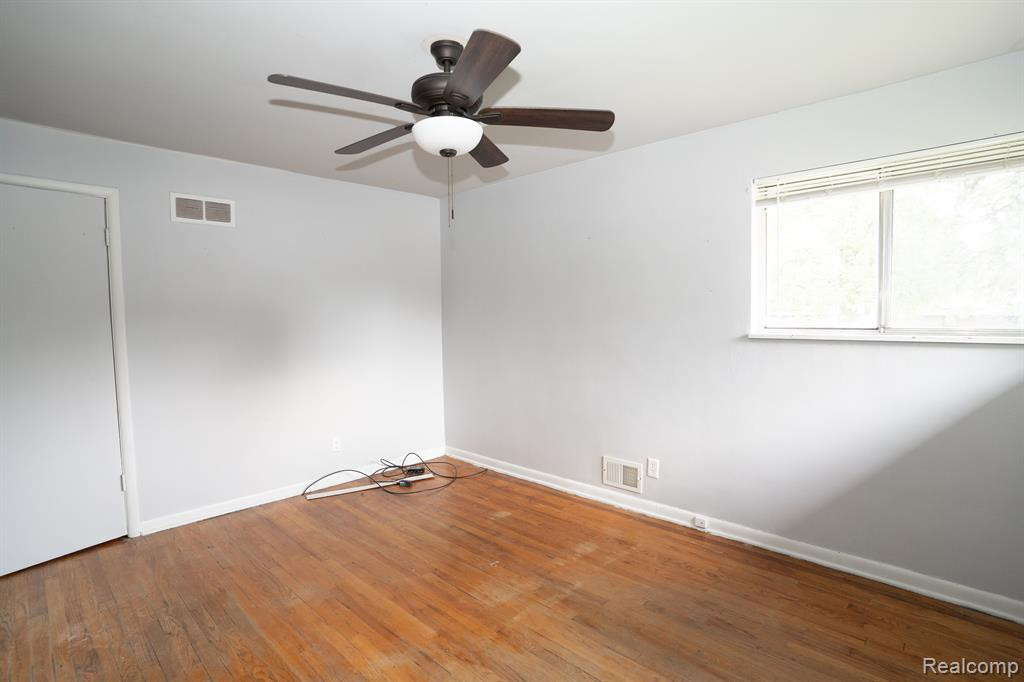 5122 W BRISTOL Road, Flint, MI 48507 — Photo 19