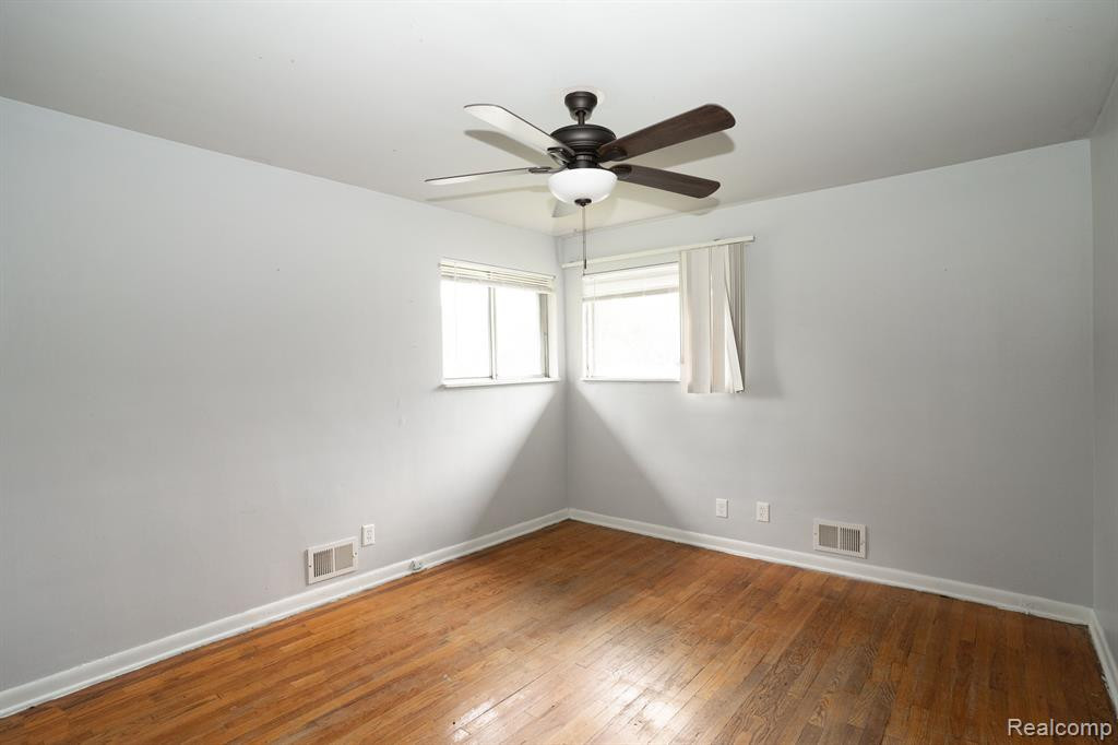 5122 W BRISTOL Road, Flint, MI 48507 — Photo 20