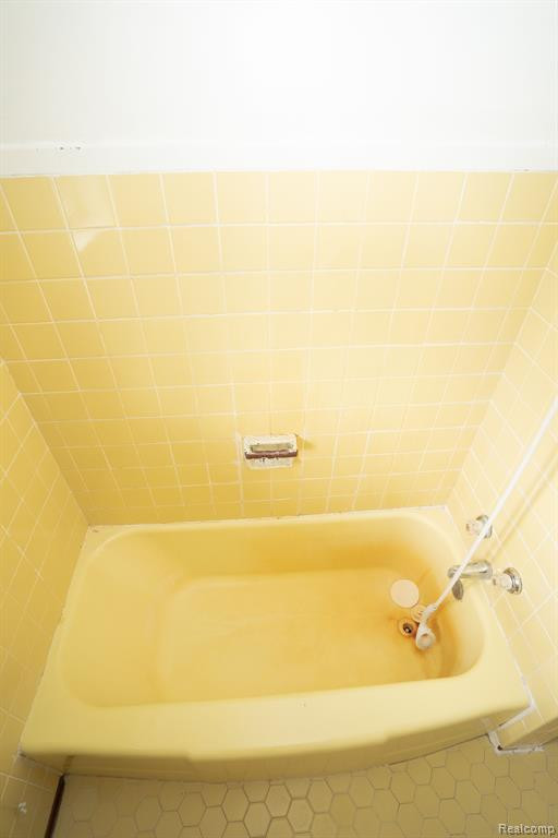 5122 W BRISTOL Road, Flint, MI 48507 — Photo 23