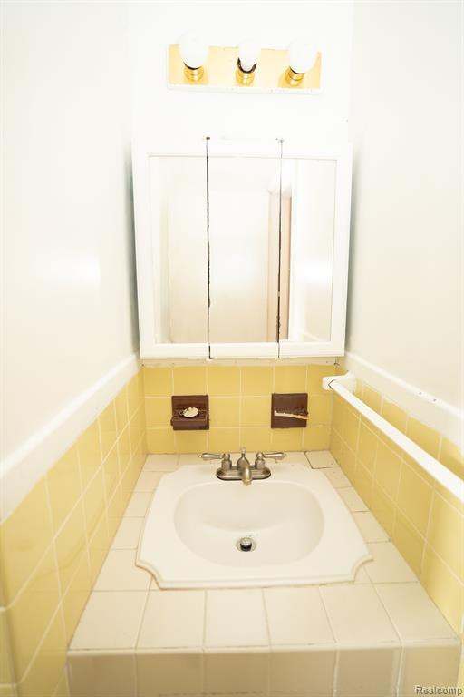 5122 W BRISTOL Road, Flint, MI 48507 — Photo 24