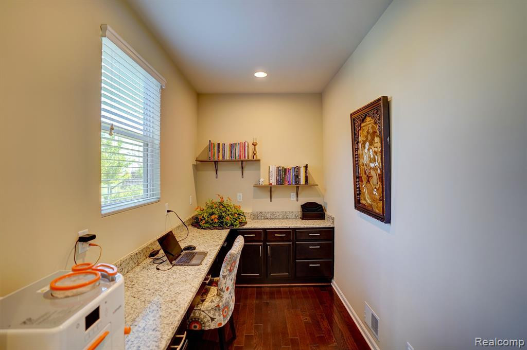 6074 TOPAZ Circle, Grand Blanc, MI 48439 — Photo 11