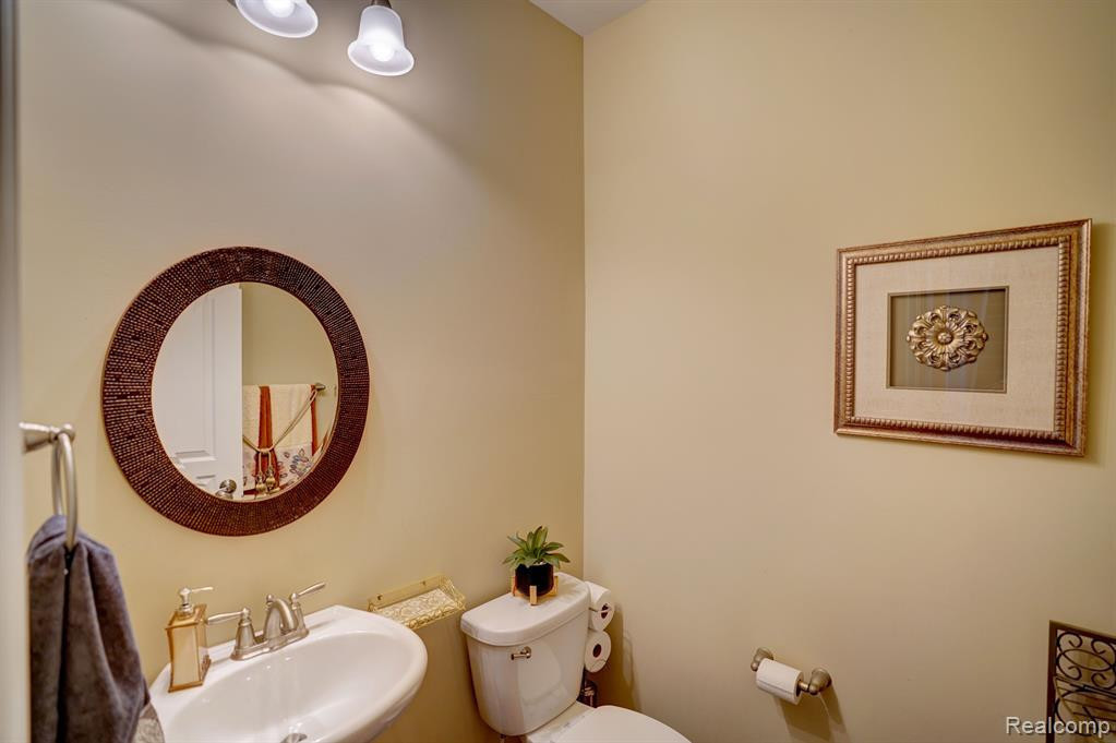 6074 TOPAZ Circle, Grand Blanc, MI 48439 — Photo 13