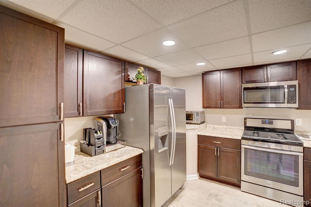 6074 TOPAZ Circle, Grand Blanc, MI 48439 — Photo 24