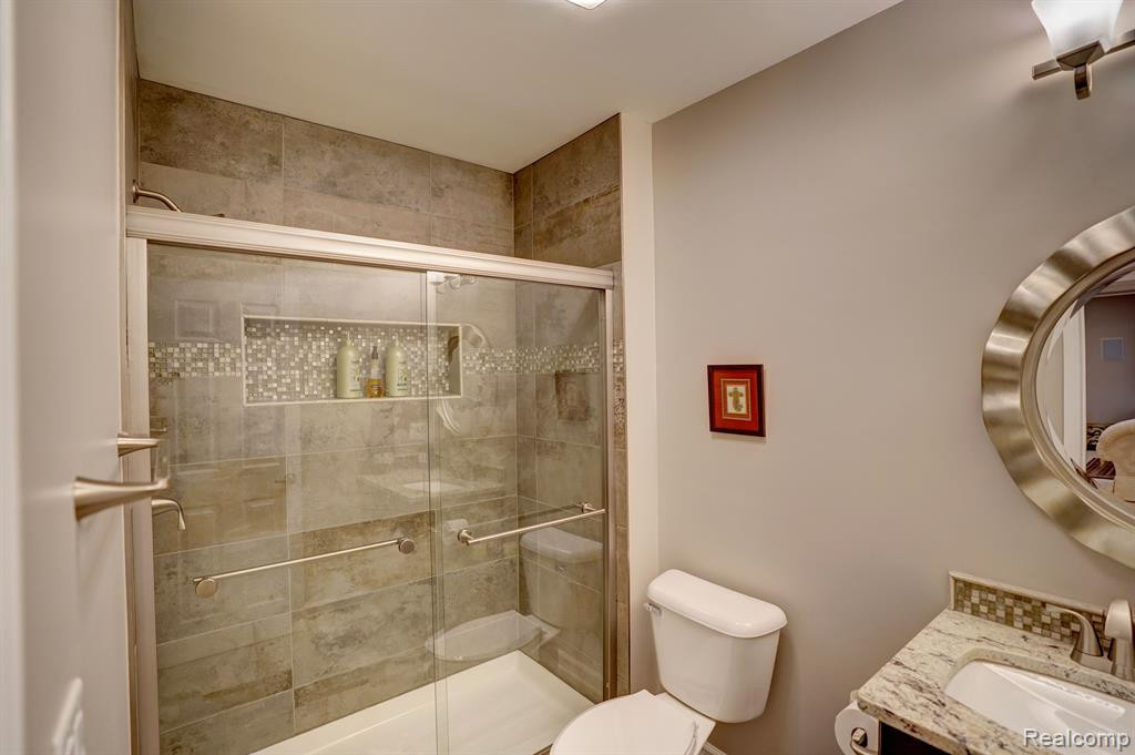 6074 TOPAZ Circle, Grand Blanc, MI 48439 — Photo 25