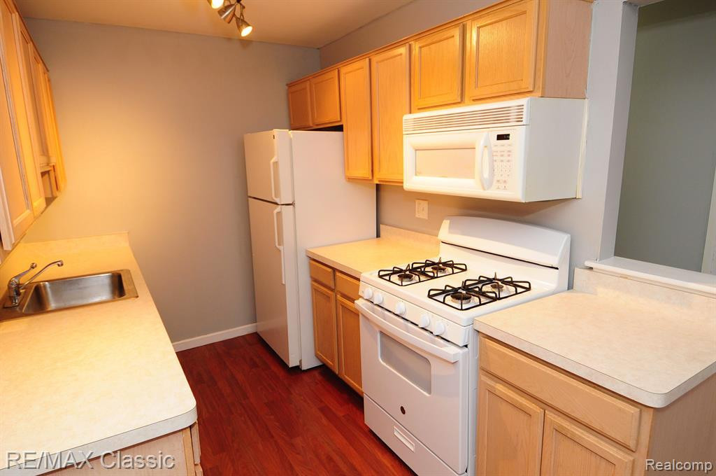 44433 SAVERY Drive, Canton, MI 48187 — Photo 15