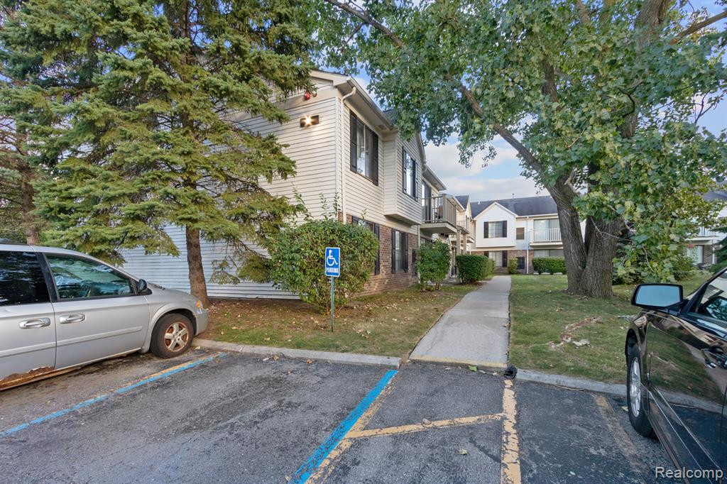 6960 FOXTHORN Drive, Canton, MI 48187 — Photo 2