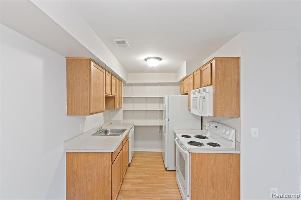 6960 FOXTHORN Drive, Canton, MI 48187 — Photo 10