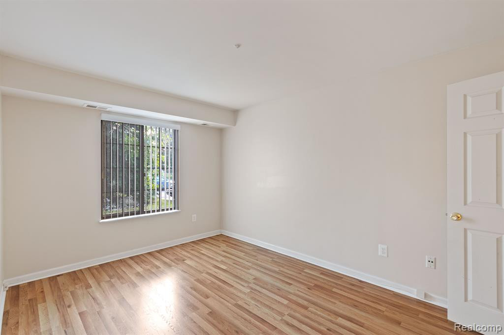6960 FOXTHORN Drive, Canton, MI 48187 — Photo 17