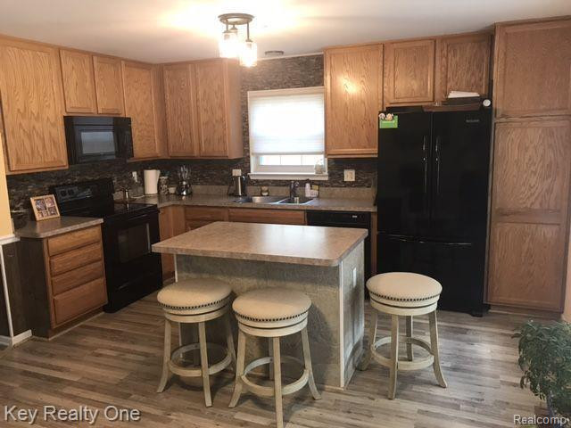 454 OLD PINE Way, 454, Walled Lake, MI 48390 — Photo 3