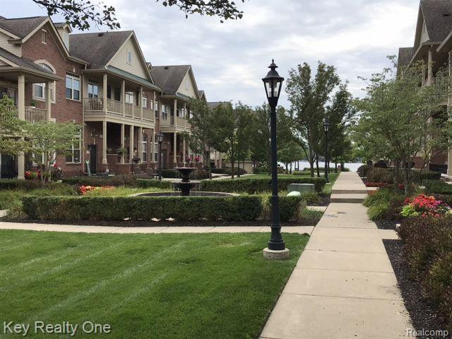 454 OLD PINE Way, 454, Walled Lake, MI 48390 — Photo 20