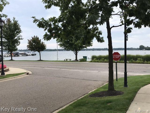 454 OLD PINE Way, 454, Walled Lake, MI 48390 — Photo 21