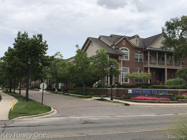 454 OLD PINE Way, 454, Walled Lake, MI 48390 — Photo 22