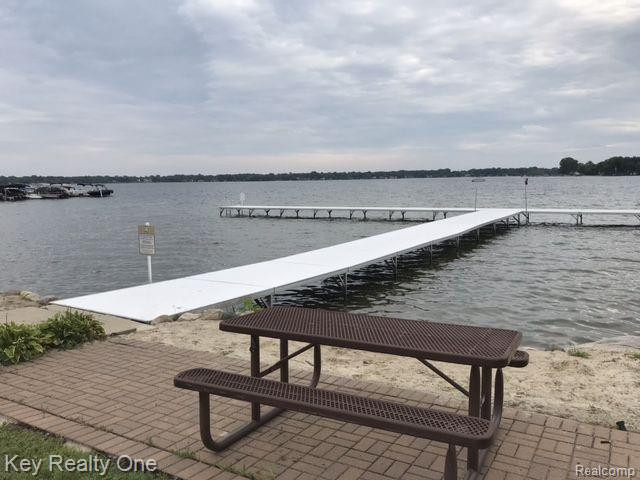 454 OLD PINE Way, 454, Walled Lake, MI 48390 — Photo 23