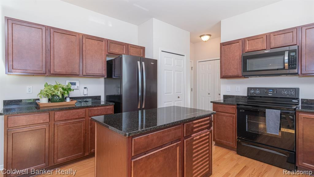 8860 LILLY Drive, Ypsilanti, MI 48197 — Photo 23