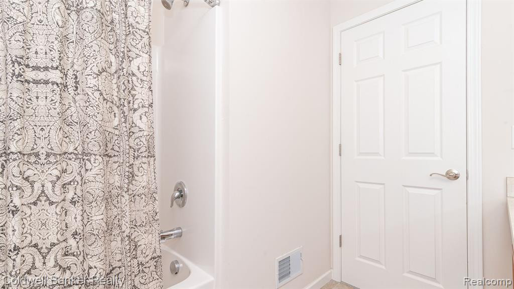 8860 LILLY Drive, Ypsilanti, MI 48197 — Photo 44
