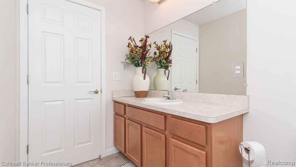 8860 LILLY Drive, Ypsilanti, MI 48197 — Photo 45