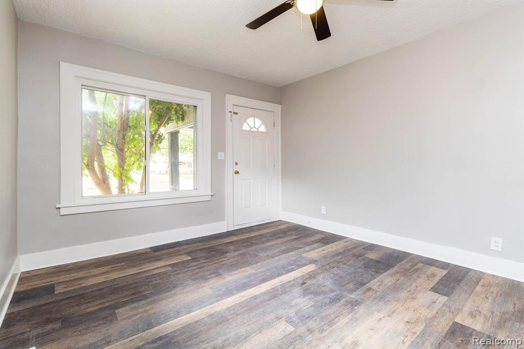 5629 KATHERINE Street, Dearborn Heights, MI 48125 — Photo 7