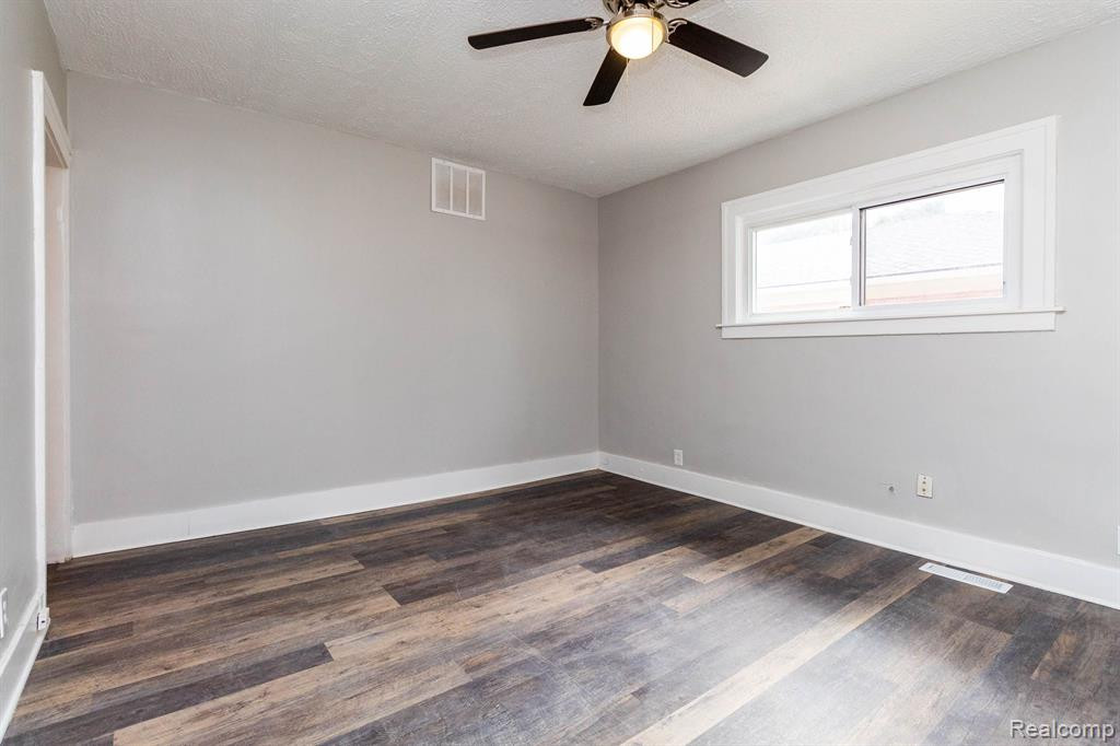 5629 KATHERINE Street, Dearborn Heights, MI 48125 — Photo 8