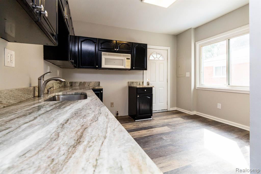 5629 KATHERINE Street, Dearborn Heights, MI 48125 — Photo 9