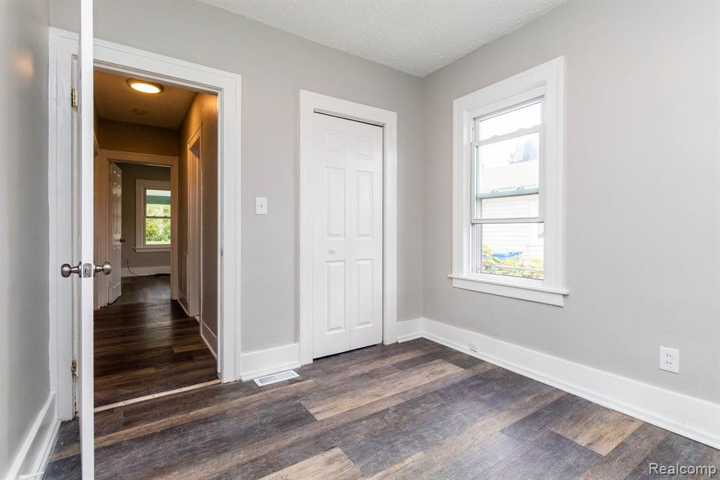 5629 KATHERINE Street, Dearborn Heights, MI 48125 — Photo 16