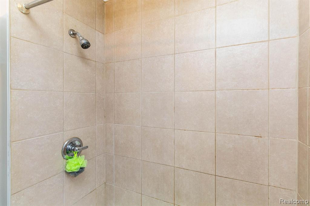 5629 KATHERINE Street, Dearborn Heights, MI 48125 — Photo 18