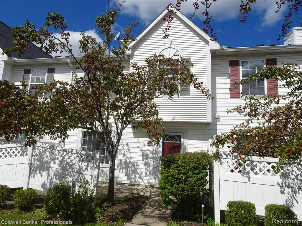 22126 CAPE COD Way, Farmington Hills, MI 48336 — Photo 2