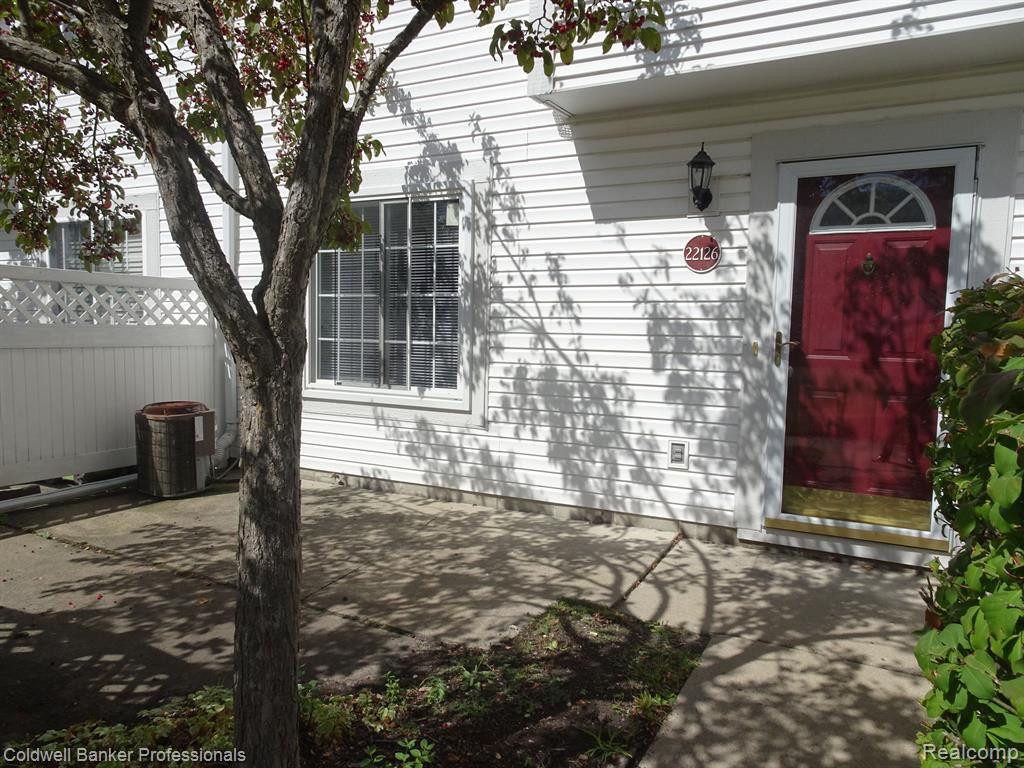 22126 CAPE COD Way, Farmington Hills, MI 48336 — Photo 4