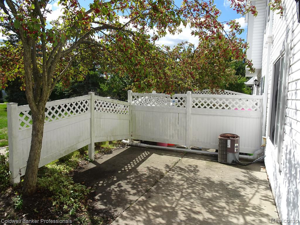 22126 CAPE COD Way, Farmington Hills, MI 48336 — Photo 5