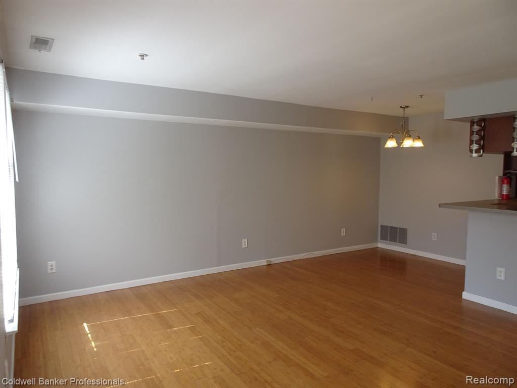 22126 CAPE COD Way, Farmington Hills, MI 48336 — Photo 8