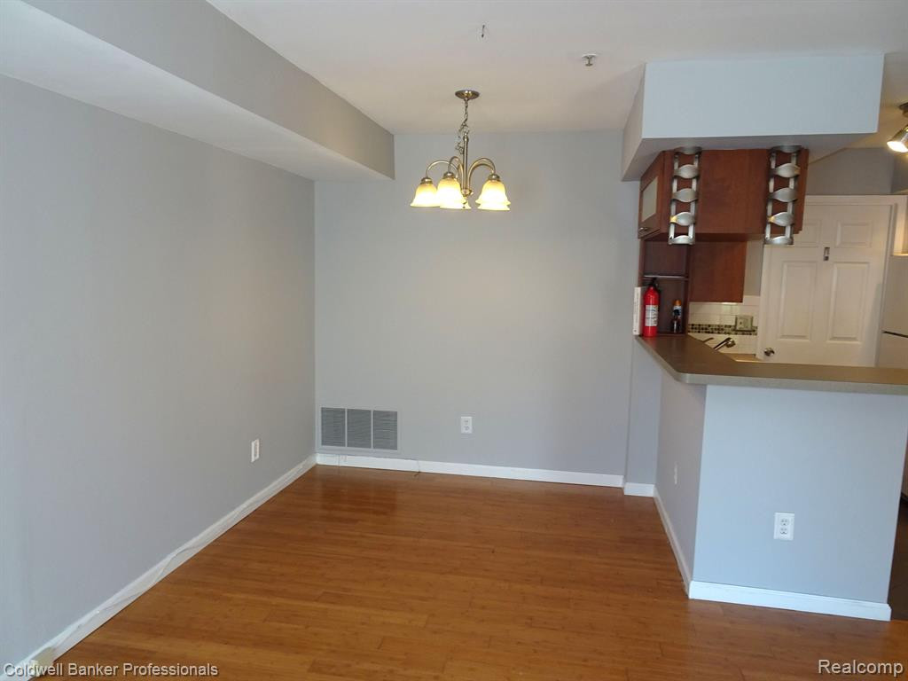 22126 CAPE COD Way, Farmington Hills, MI 48336 — Photo 9