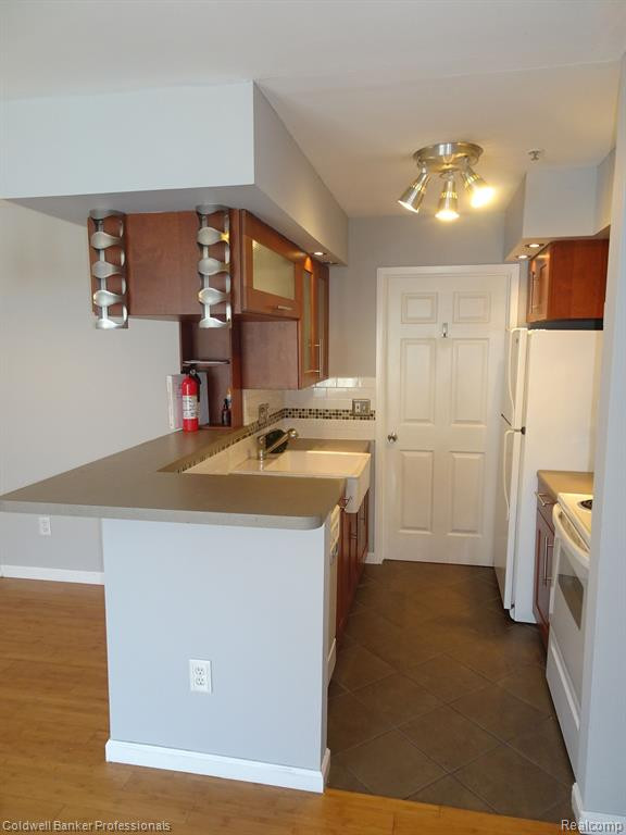 22126 CAPE COD Way, Farmington Hills, MI 48336 — Photo 10
