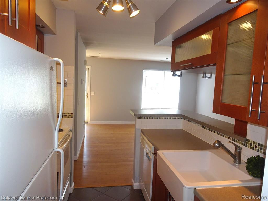 22126 CAPE COD Way, Farmington Hills, MI 48336 — Photo 13