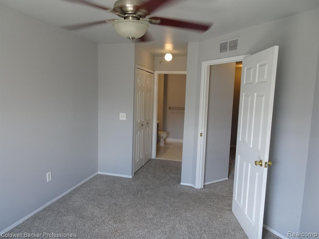 22126 CAPE COD Way, Farmington Hills, MI 48336 — Photo 16