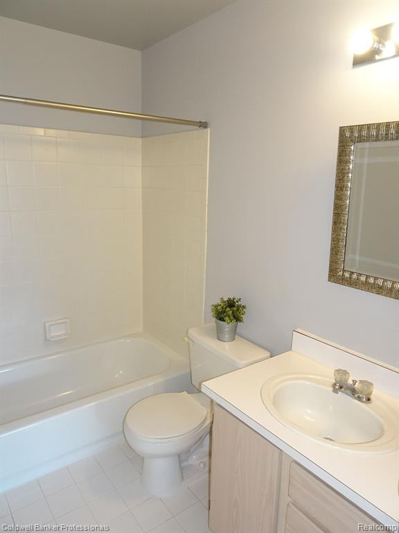 22126 CAPE COD Way, Farmington Hills, MI 48336 — Photo 21