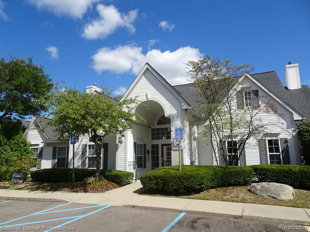 22126 CAPE COD Way, Farmington Hills, MI 48336 — Photo 32