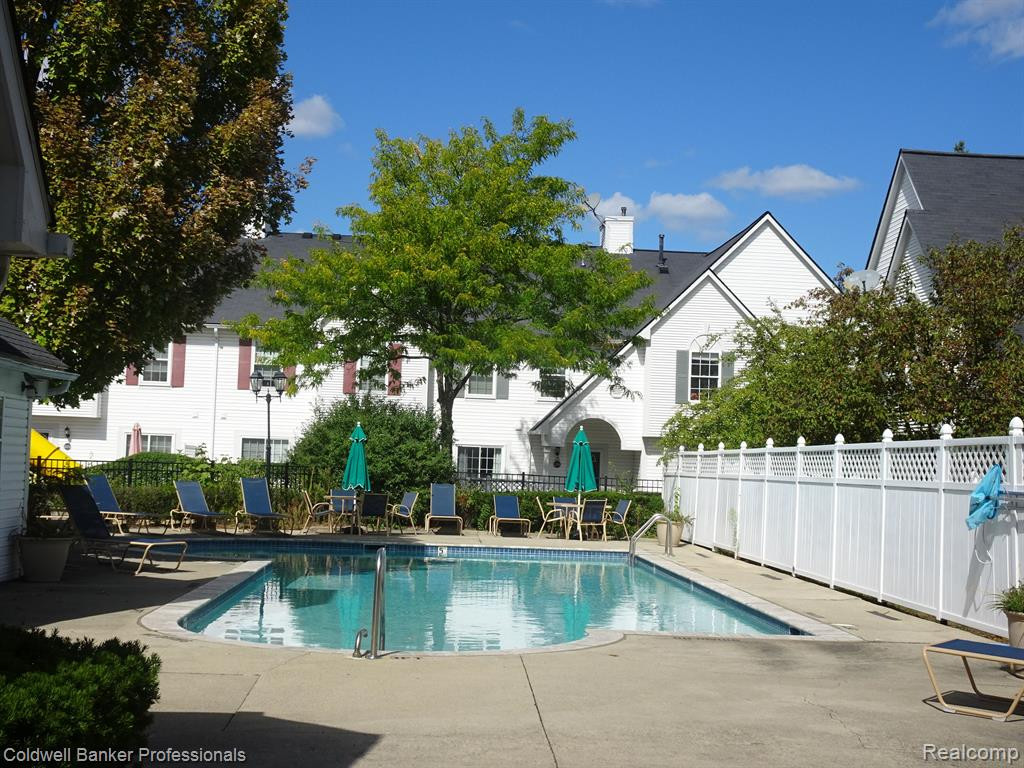 22126 CAPE COD Way, Farmington Hills, MI 48336 — Photo 33