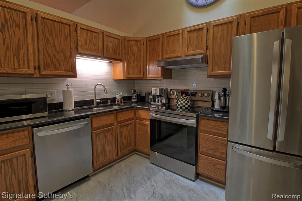 38326 WYNMAR, Farmington Hills, MI 48331 — Photo 11