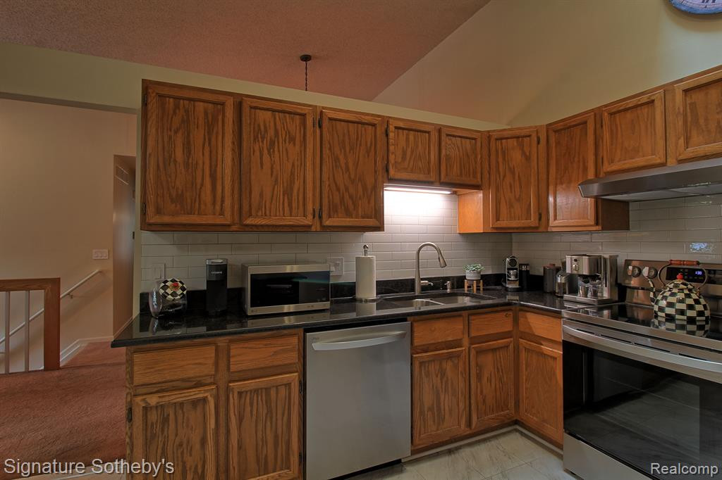 38326 WYNMAR, Farmington Hills, MI 48331 — Photo 12