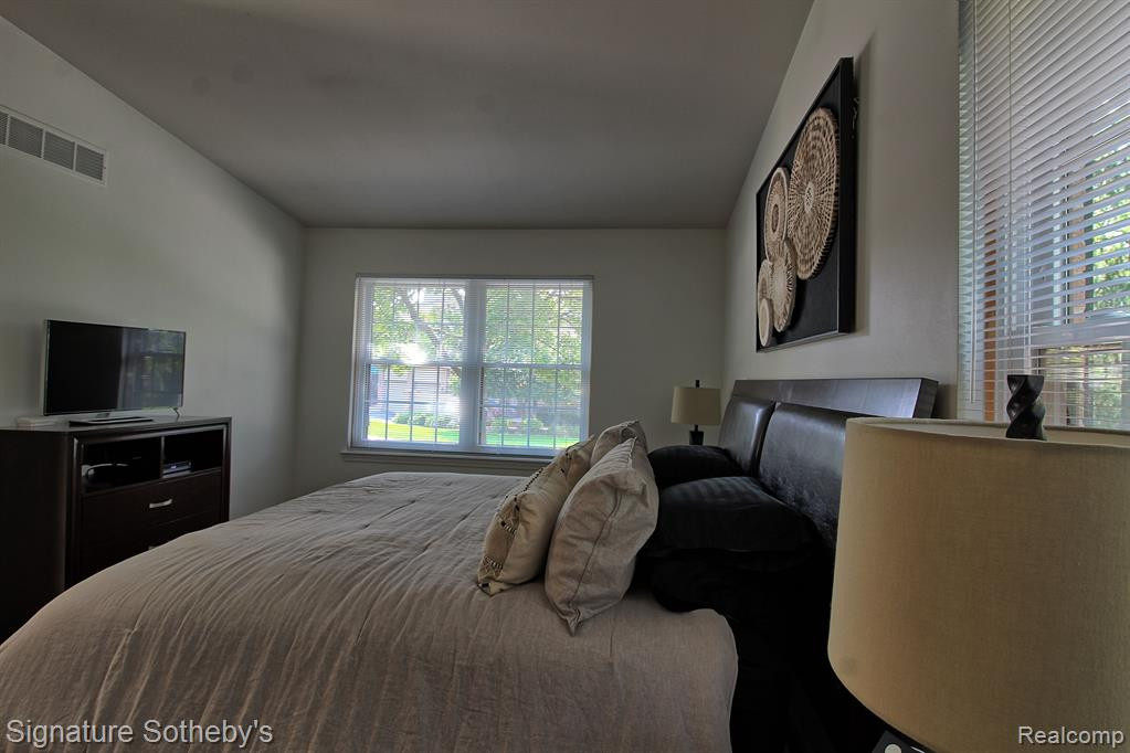 38326 WYNMAR, Farmington Hills, MI 48331 — Photo 15