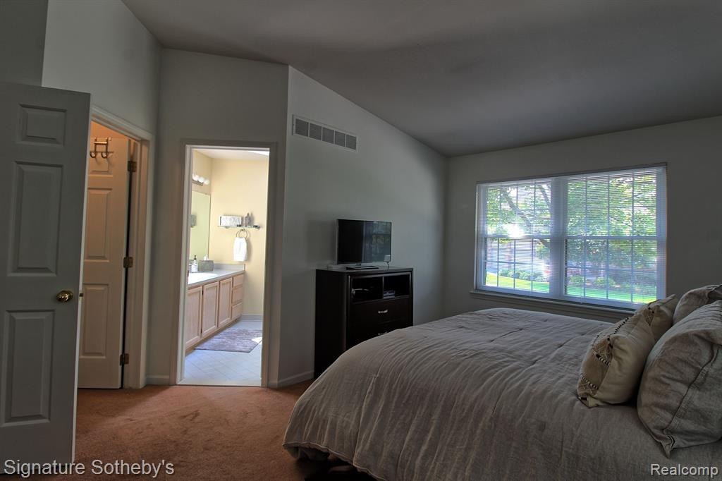 38326 WYNMAR, Farmington Hills, MI 48331 — Photo 16