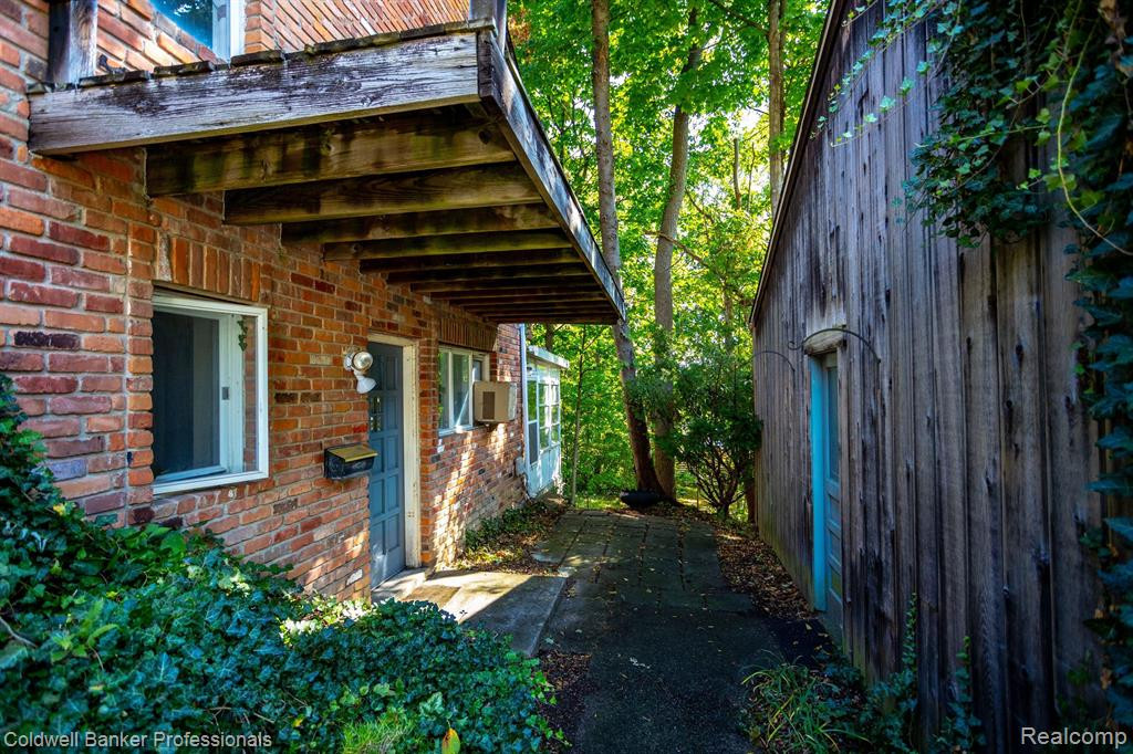 462 EAST Street, Northville, MI 48167 — Photo 5