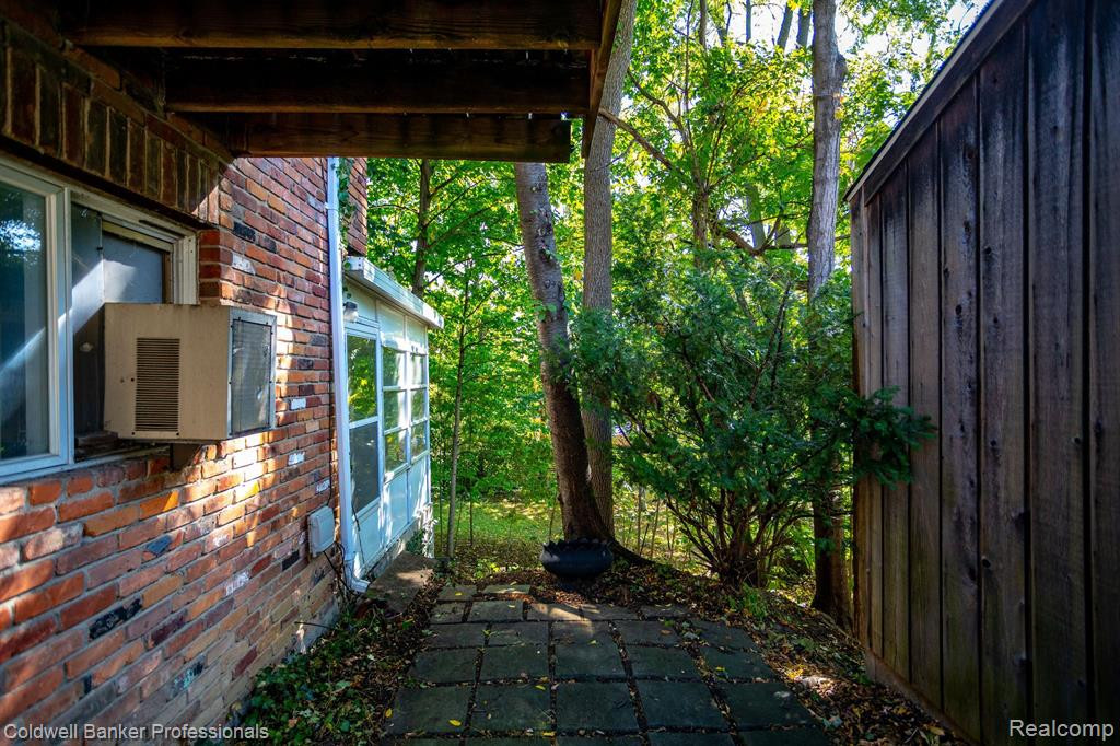 462 EAST Street, Northville, MI 48167 — Photo 6