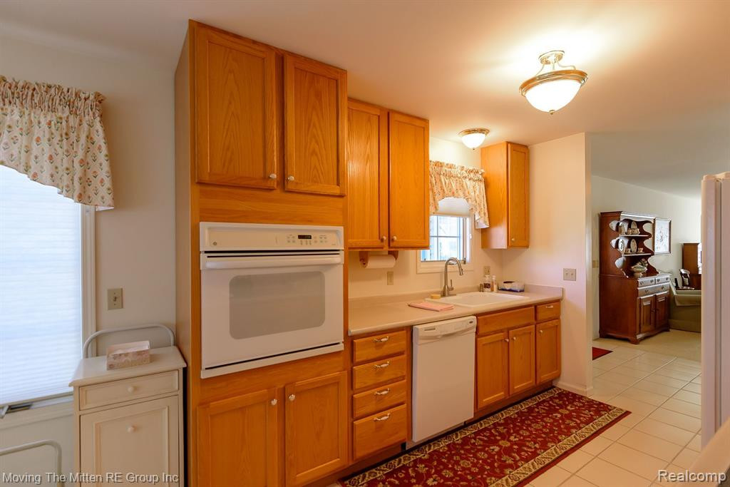 527 LANCASTER Court, Saline, MI 48176 — Photo 19