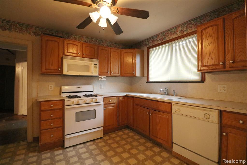 6180 HEREFORD Street, Detroit, MI 48224 — Photo 8