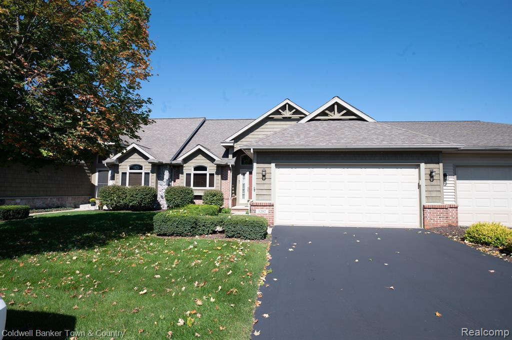 1202 ARBOR RIDGE Drive, Brighton, MI 48116 — Photo 2